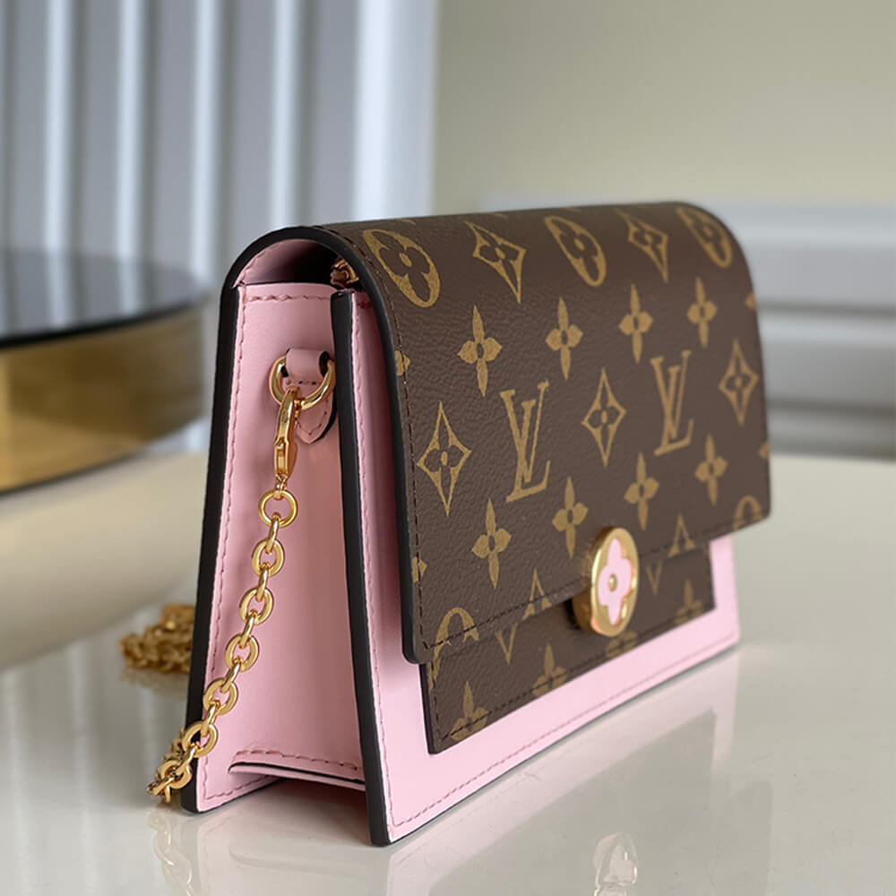 l**is V*t*n flore chain wallet