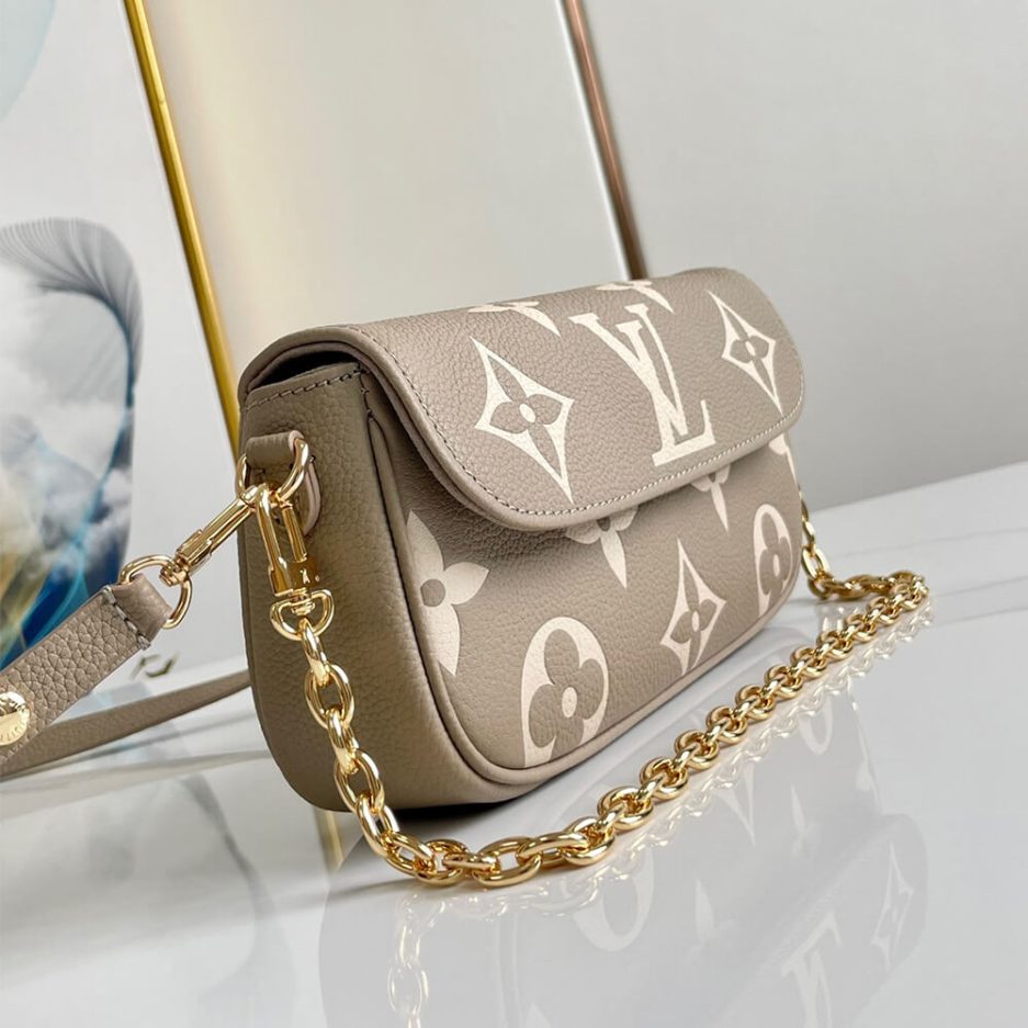 LV Wallet On Chain Ivy
