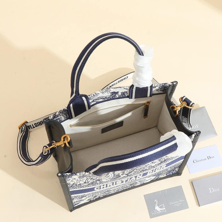 small D*or book tote