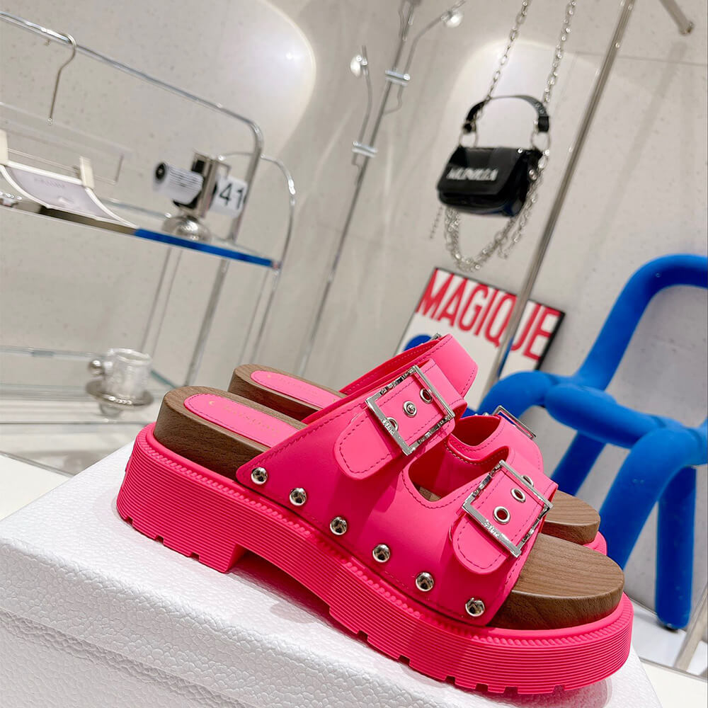 D*orquake strap sandal