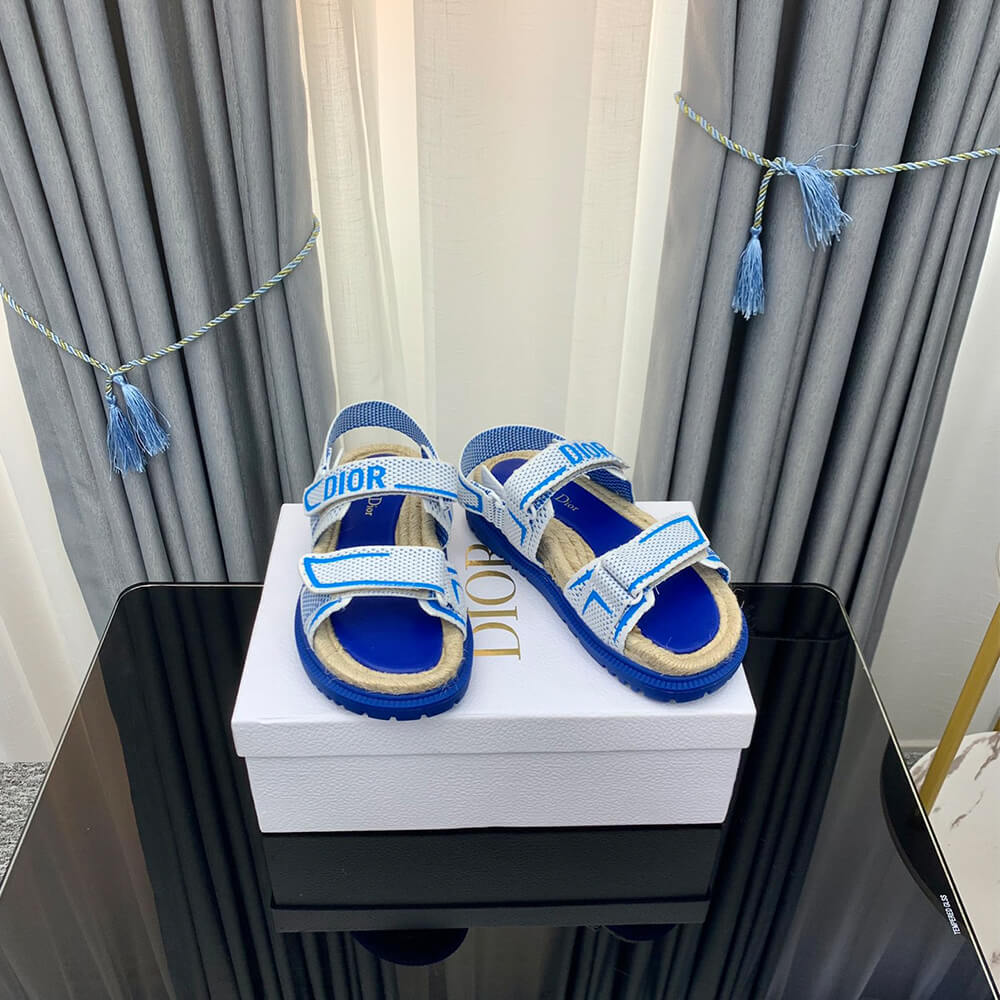 D*oract sandal