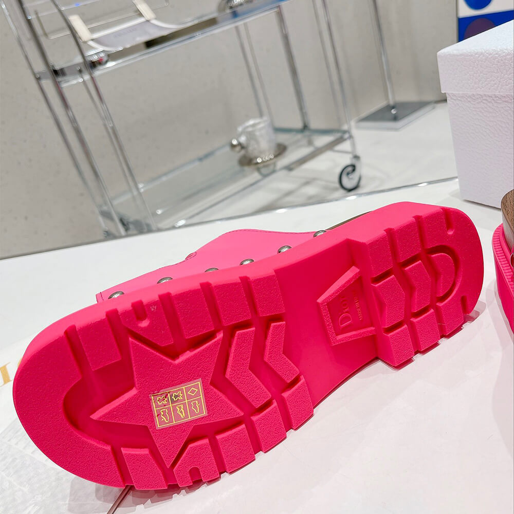 D*orquake strap sandal