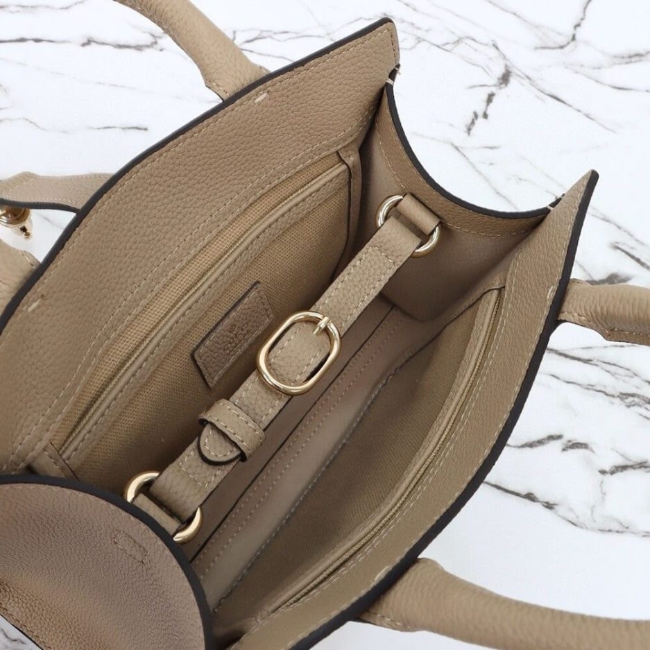 G*u*i small tote bag with hook closure
